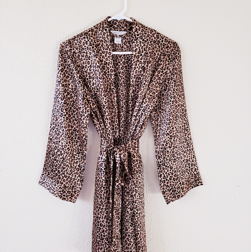 SILKY LEPORD PRINT ROBE